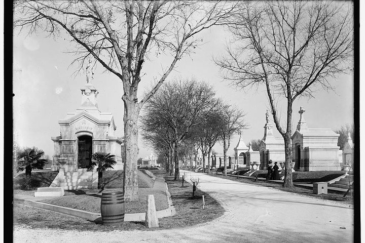 Metairie Cemetery, New Orleans - photo by Detroit Publishing Co